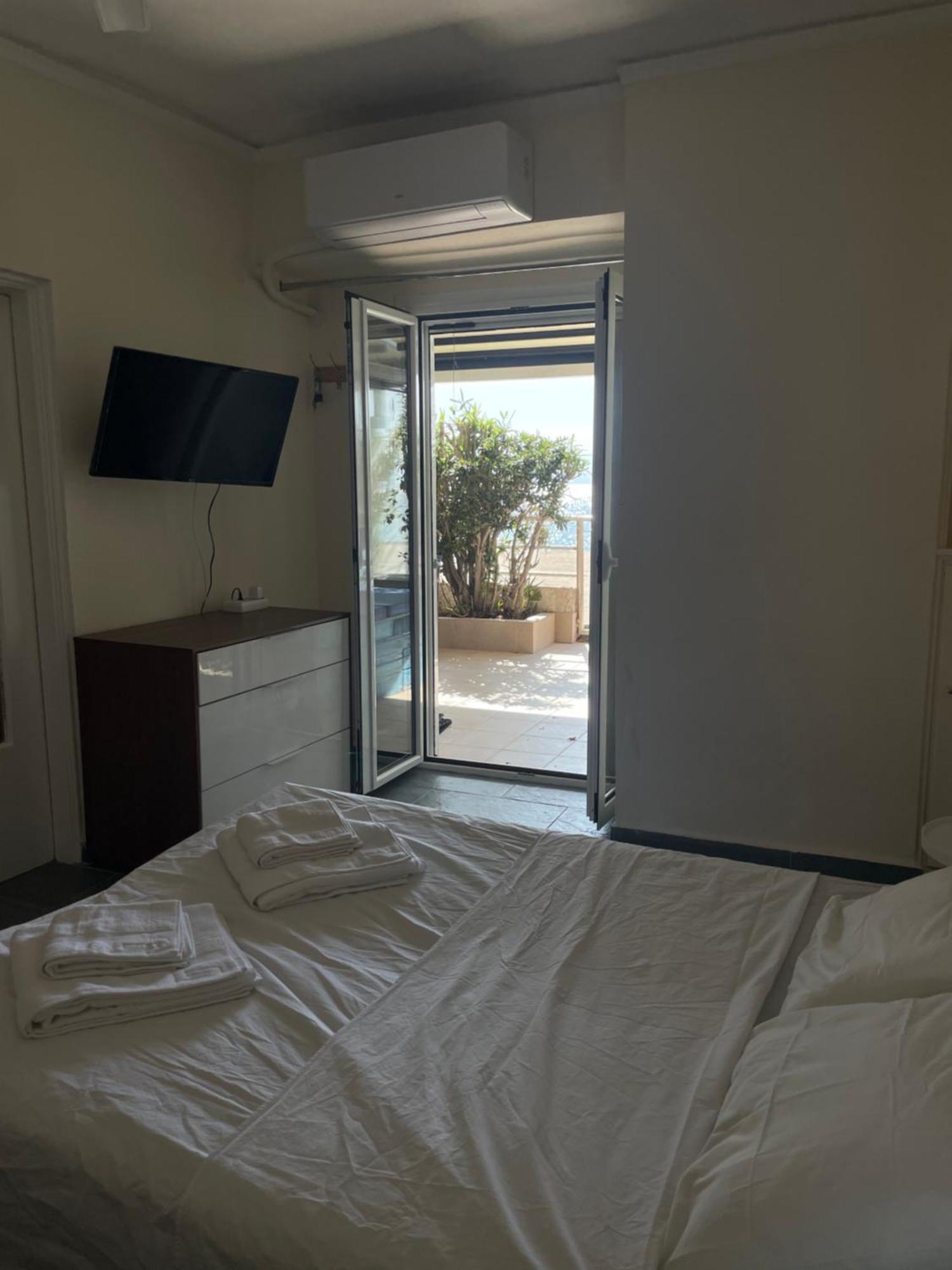 Sea La Vie - Beachfront Retreat Loutráki Exteriér fotografie