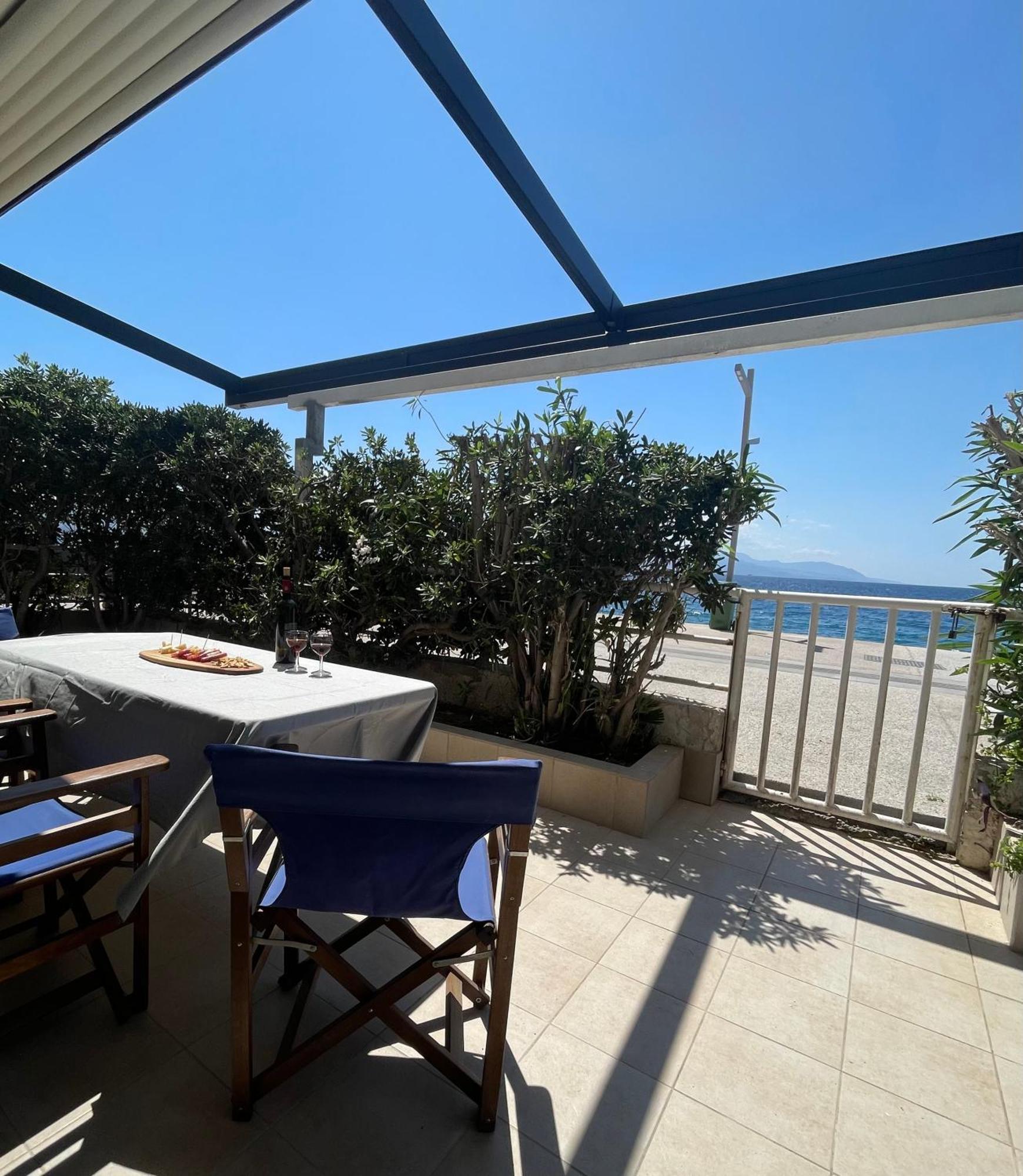 Sea La Vie - Beachfront Retreat Loutráki Exteriér fotografie