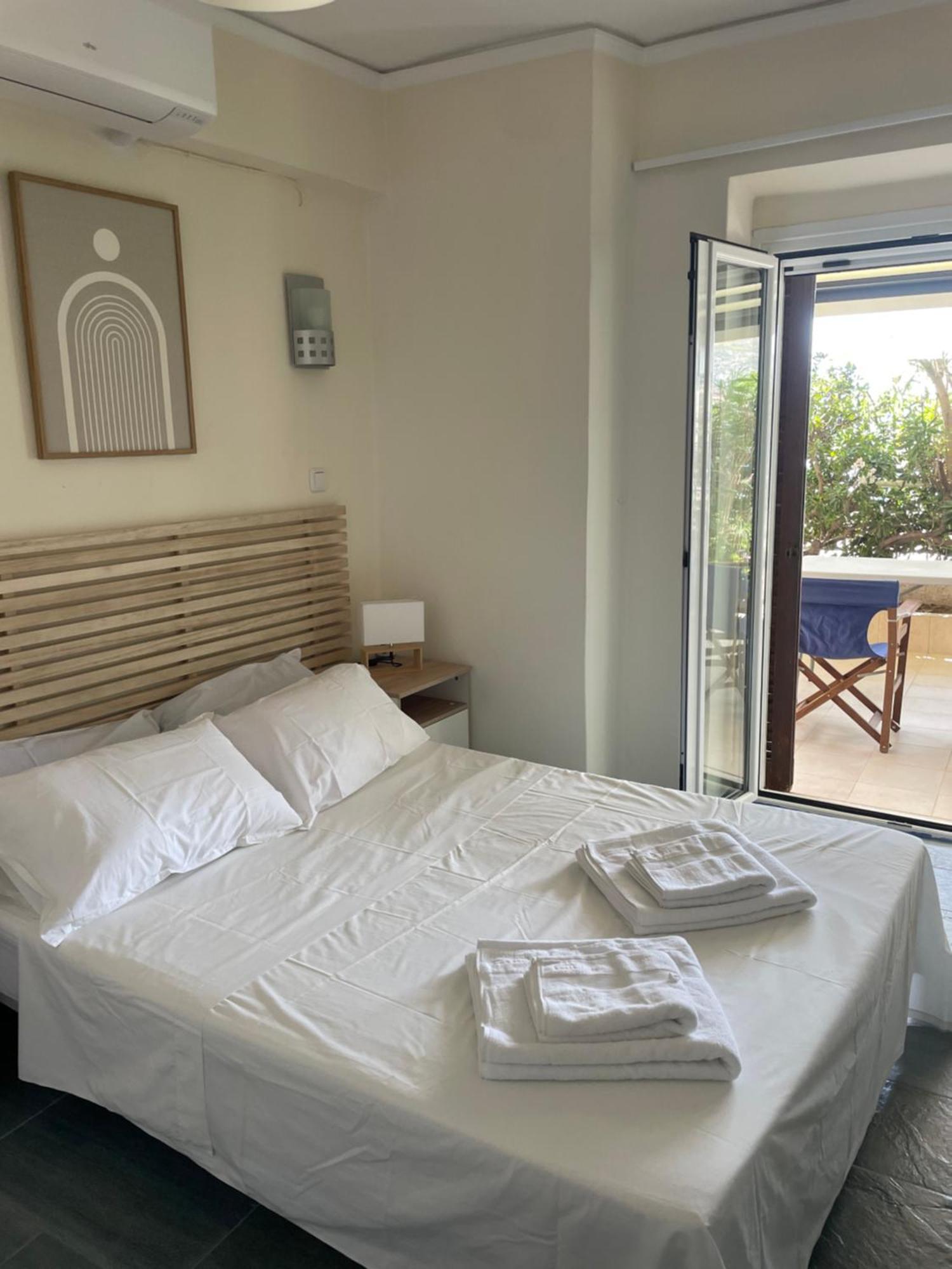 Sea La Vie - Beachfront Retreat Loutráki Exteriér fotografie